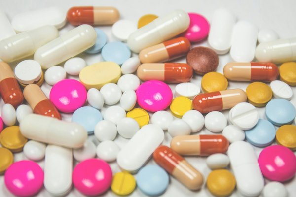 How to implement AI for optimizing the supply chain in the pharmaceutical industry?